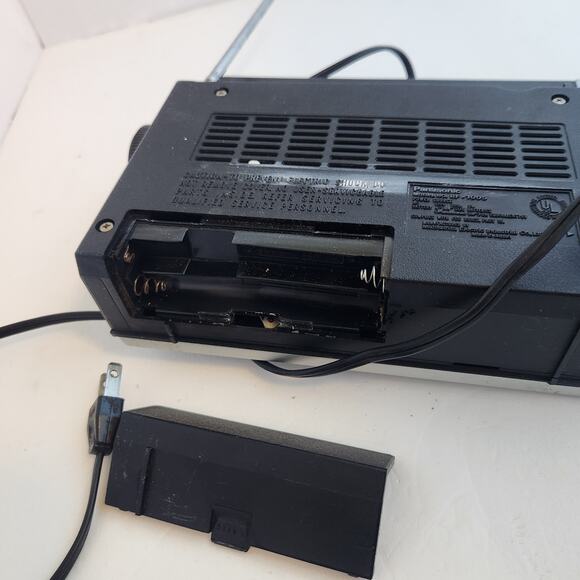 Vintage Panasonic AM/FM Radio, tested works model RF-1005 - Picture 3 of 3